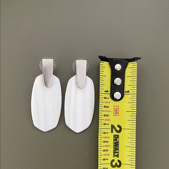 Kendra Scott Aragon Earrings - Picture 3 of 3